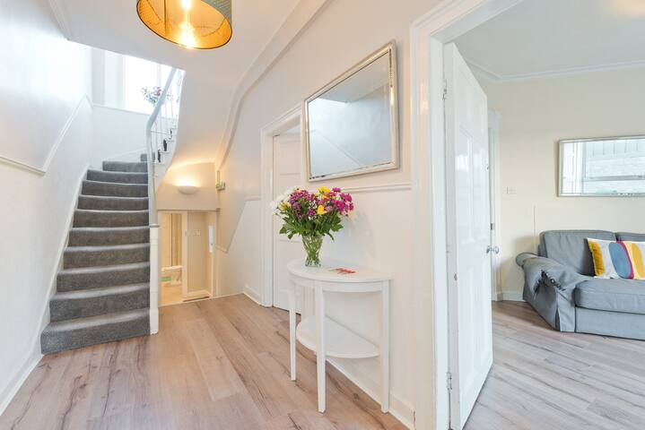 Huge 6 Bedroom Georgian Townhouse in Dublin City gallery image 5