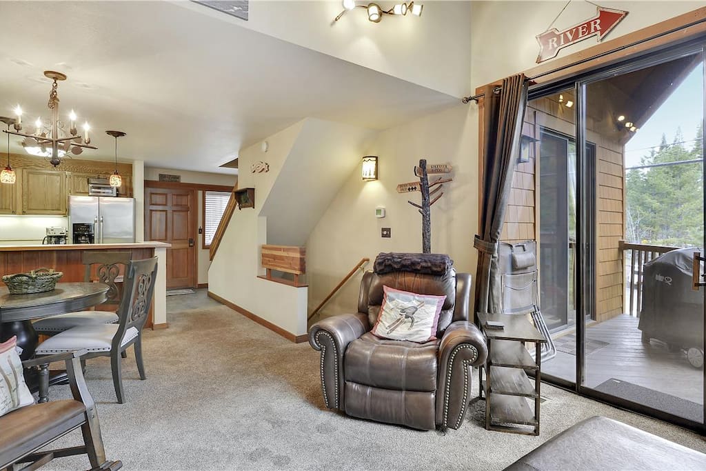 Main Level,Living Room,