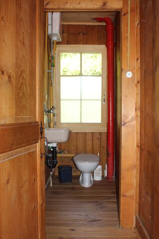 Spacious, Bright and Cosy Chalet, Garden gallery image 5