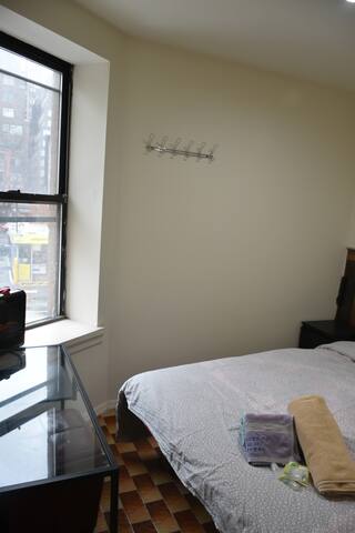 4bdr 1 bath apartment, Hudson Yards, 63F gallery image 5
