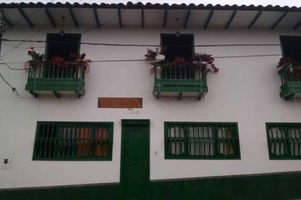 Fachada del Hostal