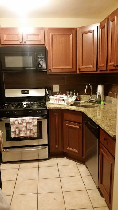 Kitchen w/ dishwasher