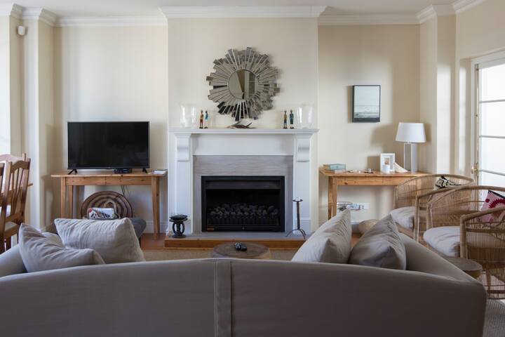 2 Middedorp at the Majestic Village, Kalk Bay gallery image 5