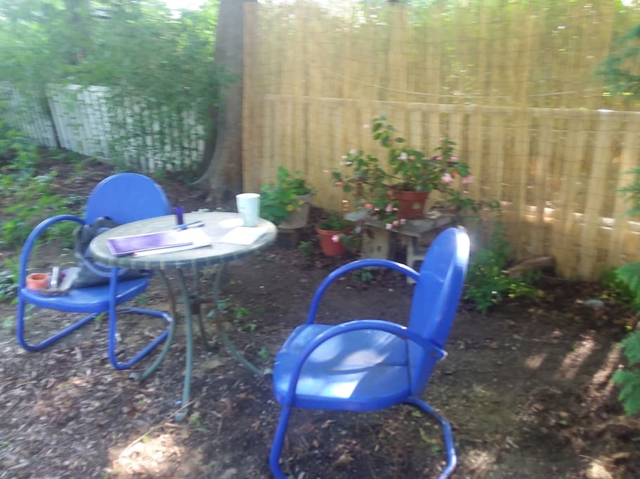 Outdoor breakfast nook