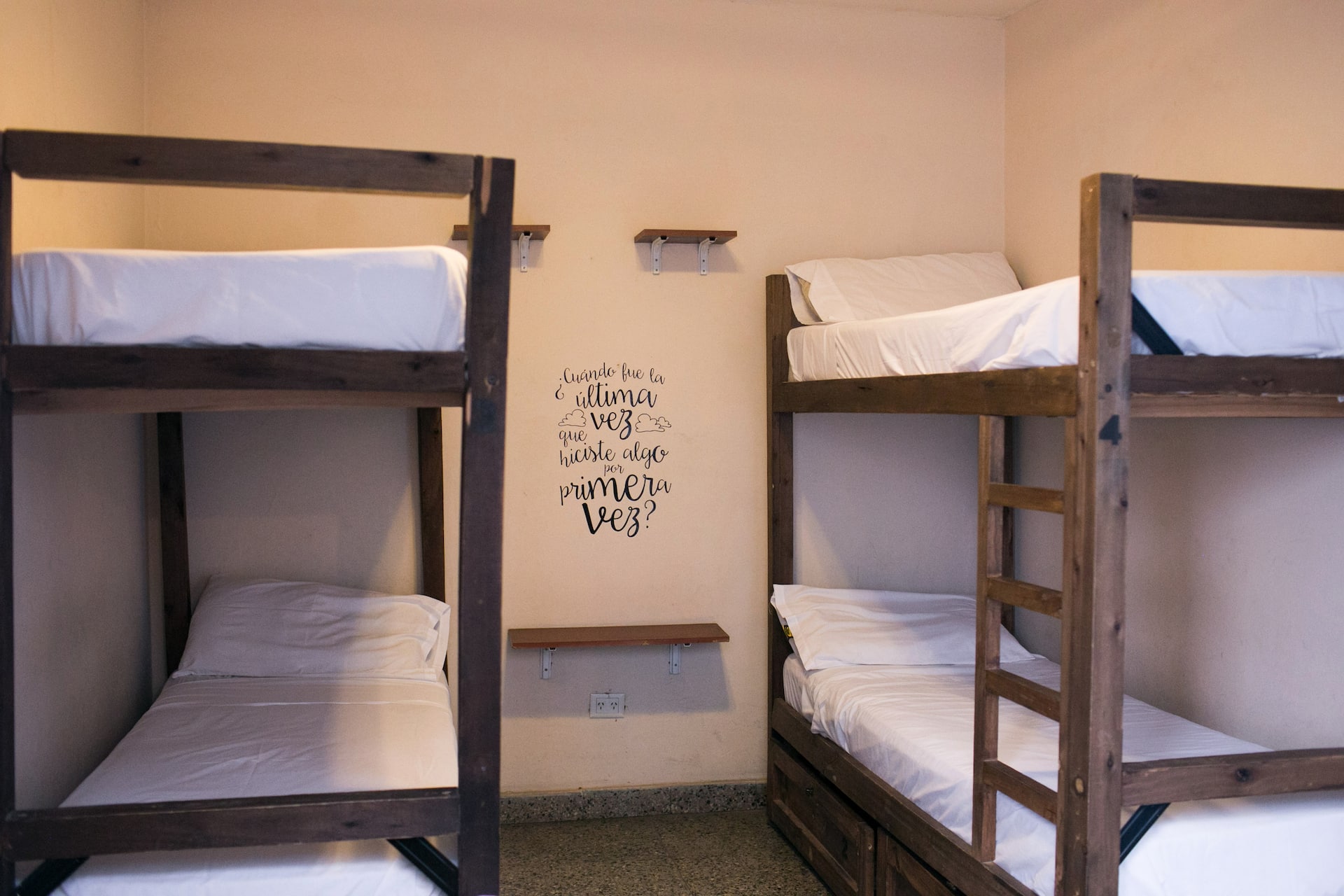 Quarto em dormitório misto para quatro pessoas em Monserrat