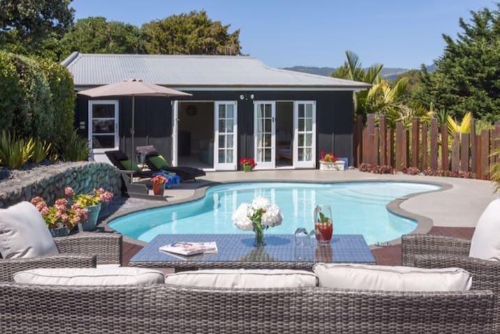 Stylish Pool House & Private Garden