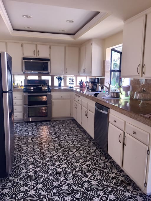 Open and bright kitchen