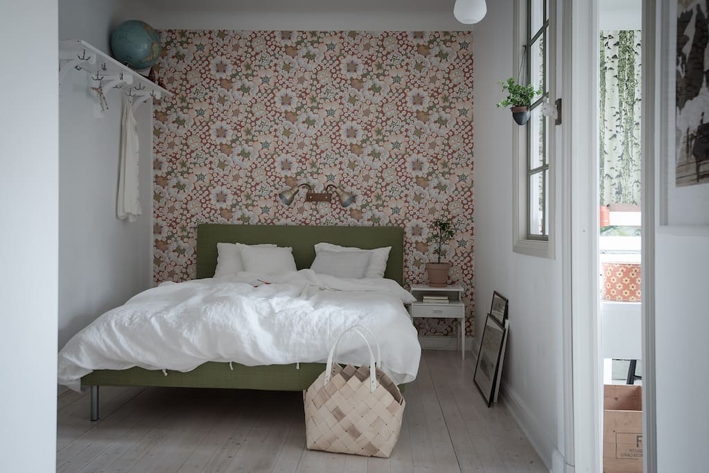 Sovrum med dubbelsäng - Bedroom with doublebed