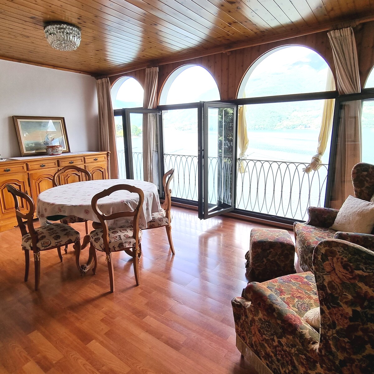 Annuncio Airbnb popolare: Lucio&Pina House LAKE FRONT a Dervio