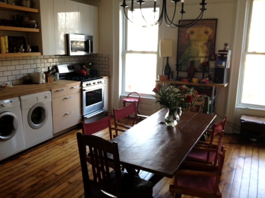 Kitchen w/ washer/dryer