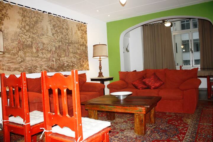 PONTO NOBRE DE COPACABANA A UMA QUADRA DA PRAIA gallery image 3