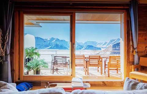 Top Airbnb: Beautiful apt unique view mountains ski at the foot in Huez