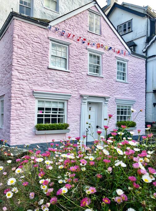The front of The Pink House