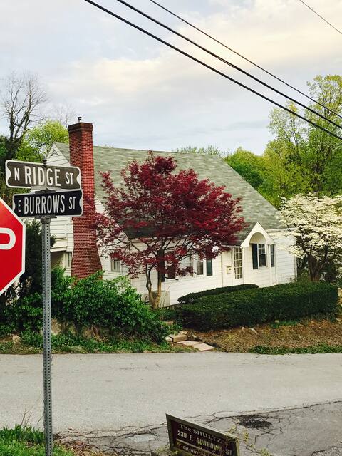 Apartment with Queen bed in Historical Bellefonte