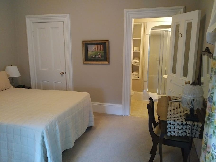 The Ensuite room has 11' ceilings and two large windows.
