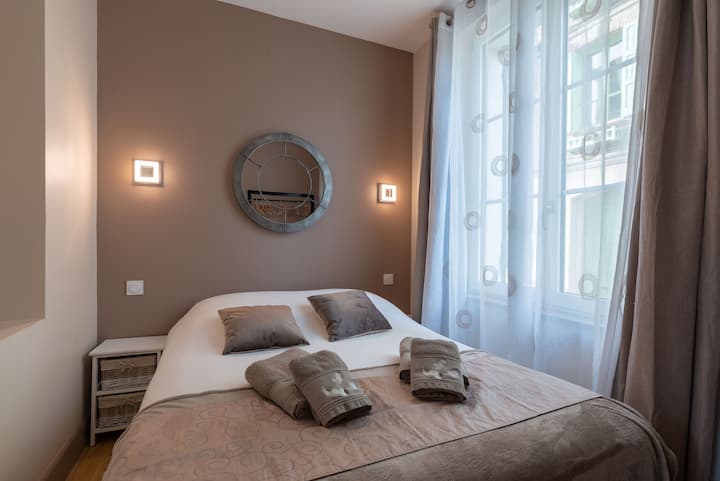 Pequeña habitación ideal para niños con su baño y aseo privado