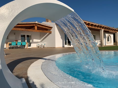 VILLALUXX / BIG SWIM POOL -LUXURY -GREAT SEA VIEWS