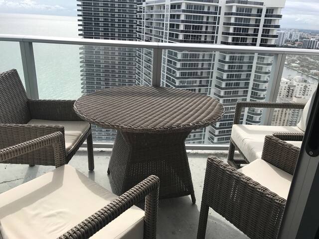 Life Resort. Oceanfront 2 bedroom/2 bath gallery image 5