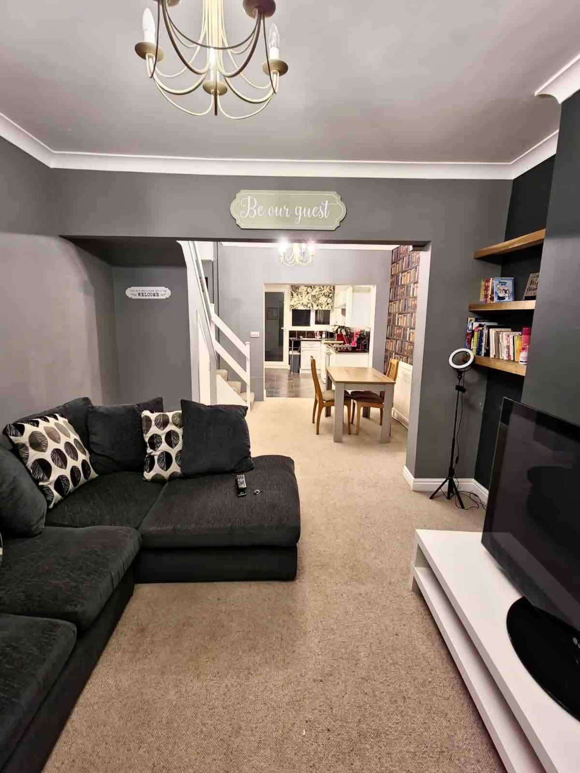 Idyllic residential one bedroom home close to city
