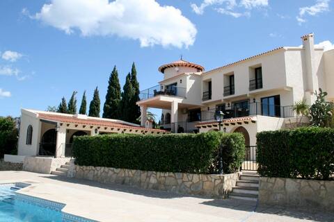 The Towerhouse- beautiful villa with big garden!