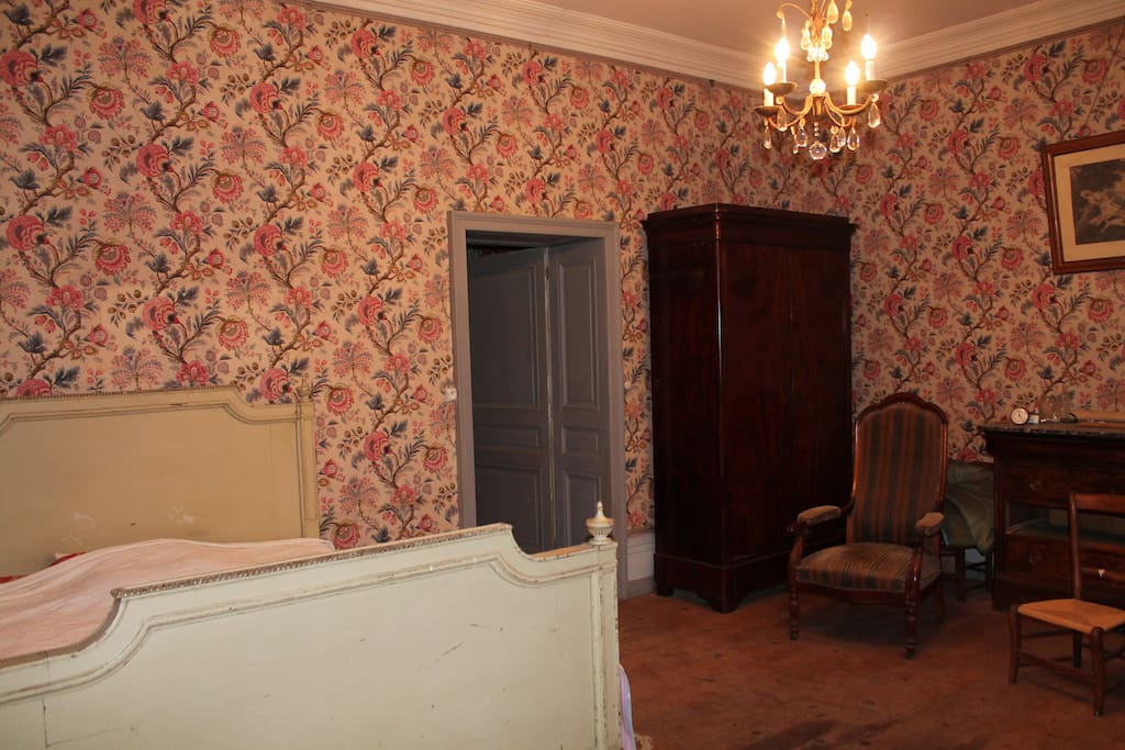 de vaste chambre bureau spacieuse calme et lumineuse