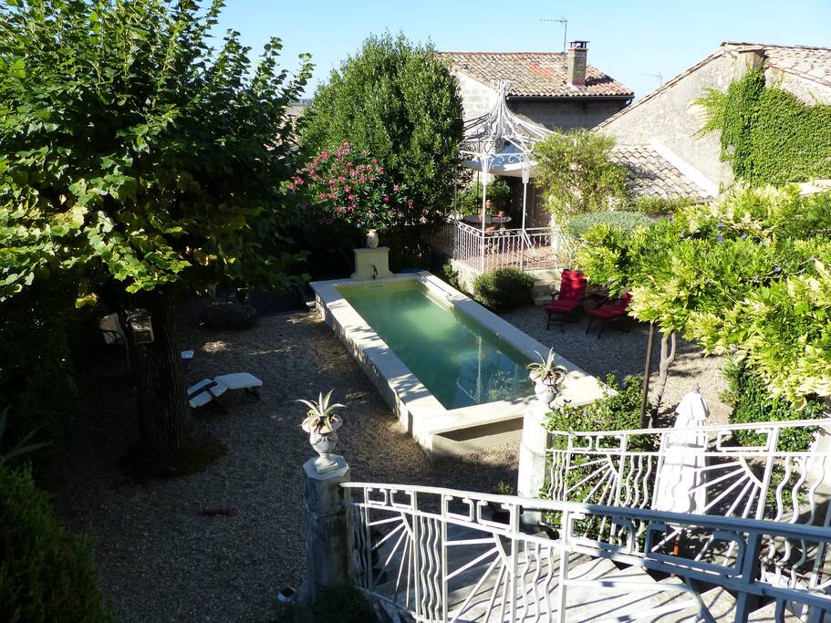 Walled garden & pool