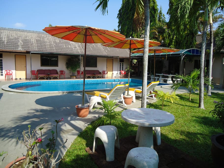 Poolansicht bungalow