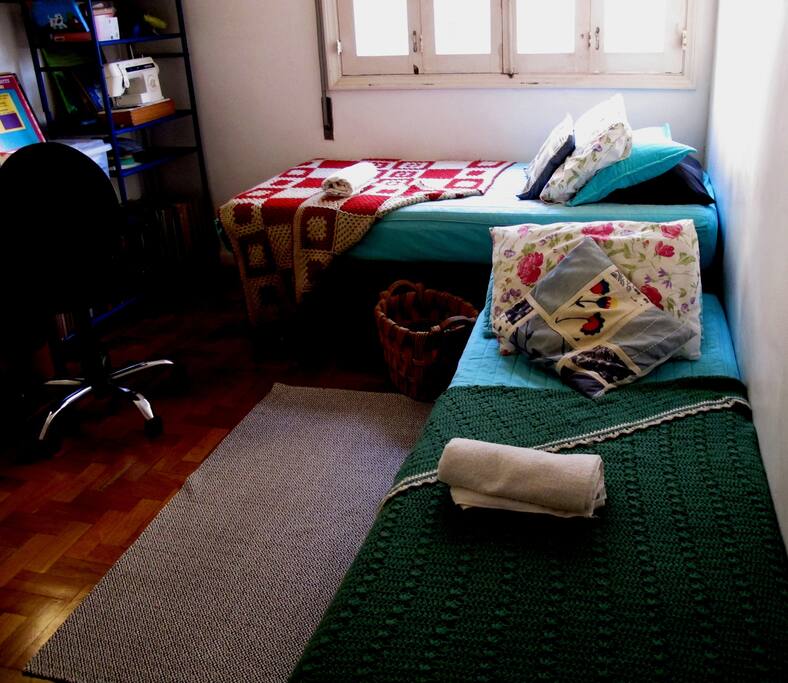quarto duplo confortável e arejado