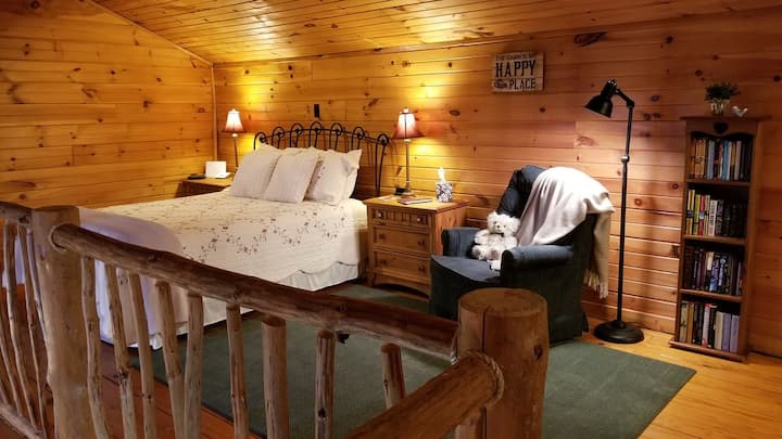 Upstairs LOFT - Queen bed, reading area.