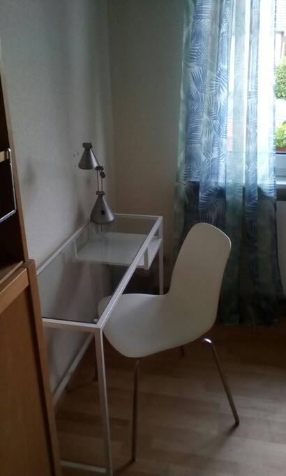 Arbeitsplatz/Laptoptisch