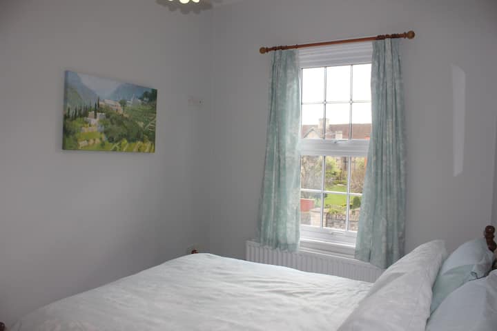 Bedroom no 2 with views of the Shakespeare gardens 