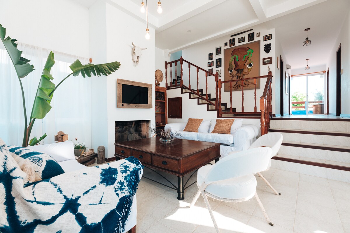 Top Airbnb: LARGE HOUSE IN FRONT OF THE SEA - FOR 11 PEOPLE en El Chorro