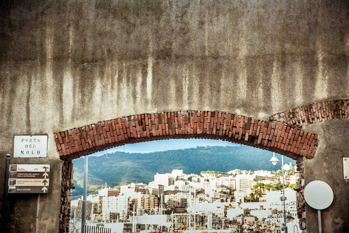 La Finestra Sul Cielo Del Porto Antico Di Genova - Genoa