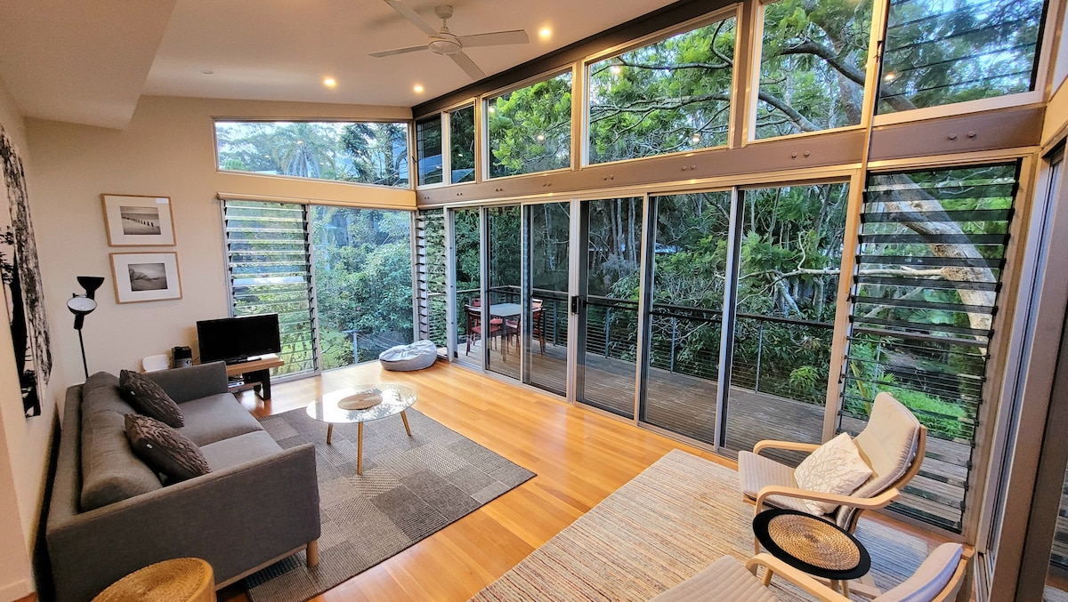 Successful Airbnb property: Pearl Beach Cottage~in the trees~150m to the beach in Central Coast Council