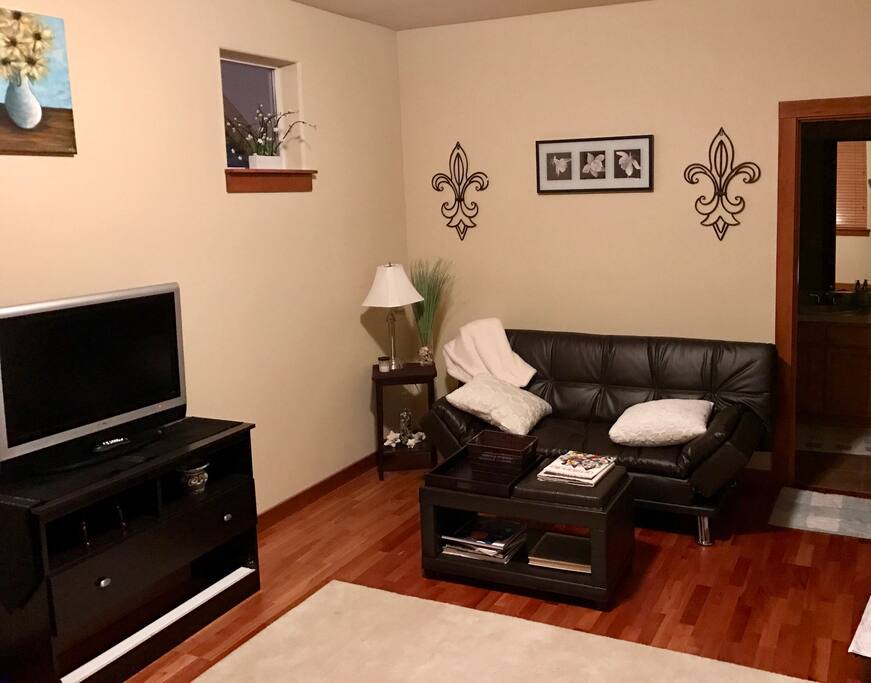 Sitting area in room.