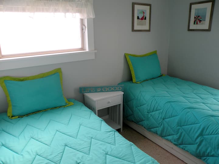 带双人床的卧室