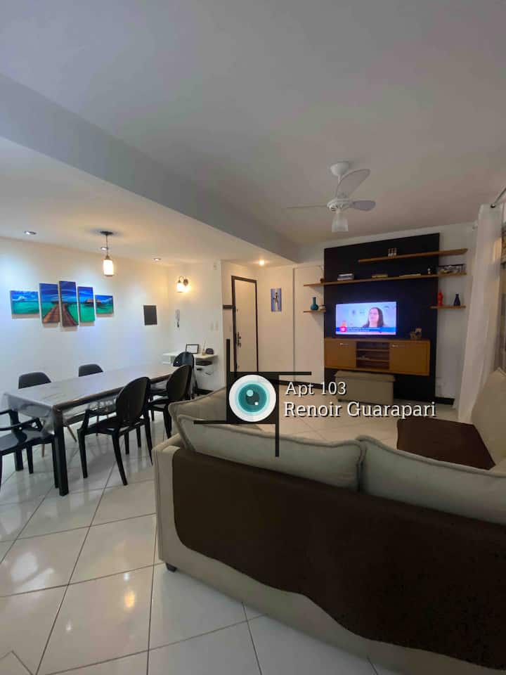 Amplia sala de estar y comedor . Fresco con balcón y ventiladores de techo. Ahora con espacio de “trabajo” ( poner la computadora portátil -  1/10/2022)