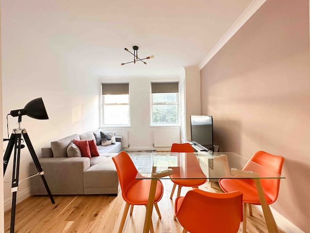 2 bed-2bath – Huge Terrace Brand New