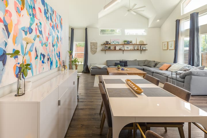 Comfy Indoor & Outdoor Modern ATX Suburban Retreat