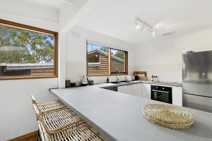 The Nest – Walk to the Beach, Wander to the Falls gallery image 2