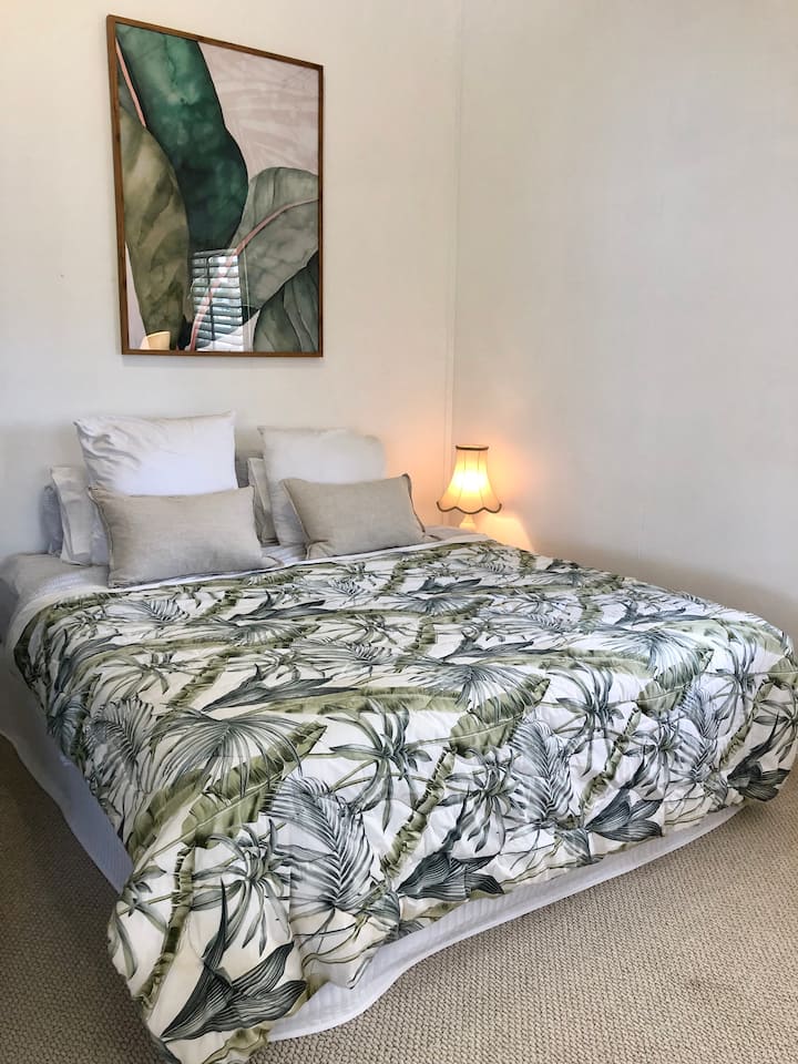 TOP LEVEL - MASTER BEDROOM