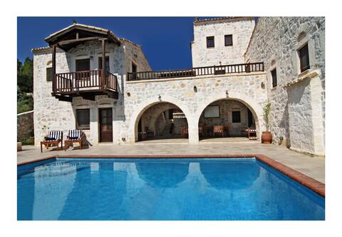 Stone Castle Villa - Athens suburbF