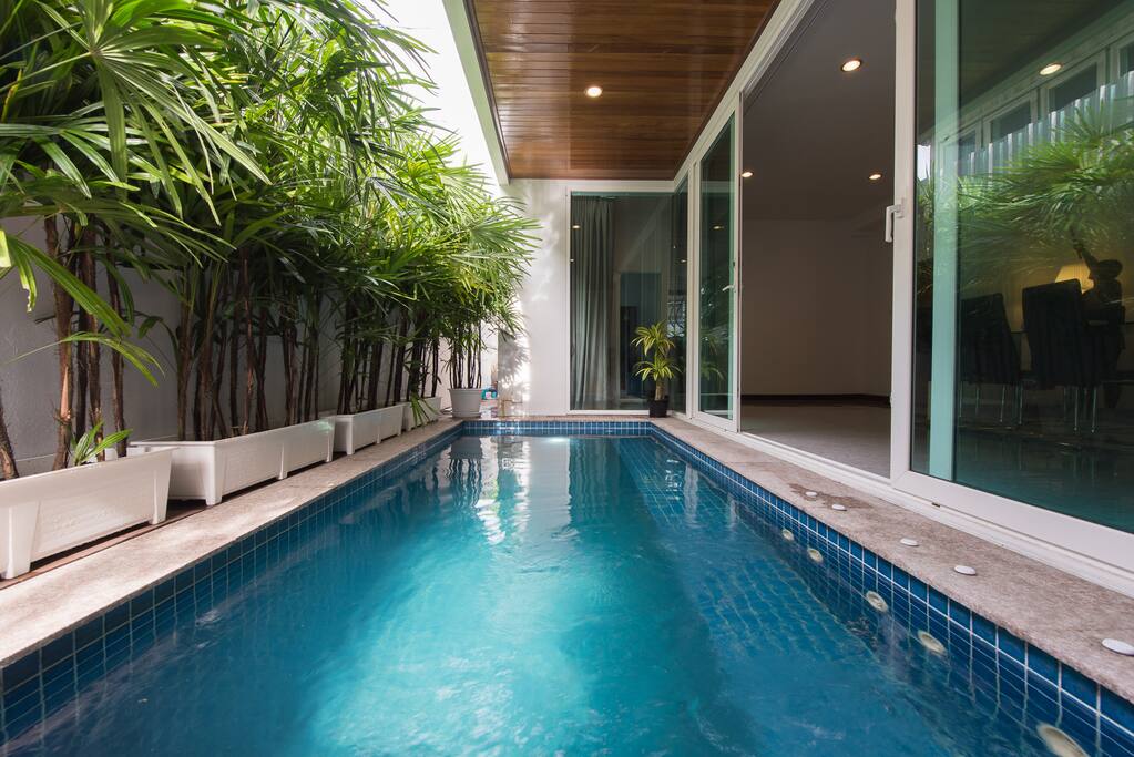 Jacuzzi pool size is 4 x 2 meters, and depth is 1.4 meters