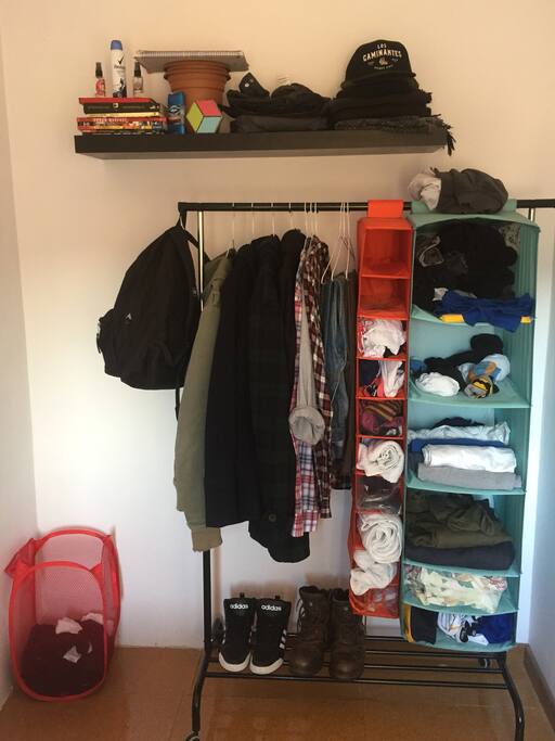 Comodidades para guardar ropa y accesorios