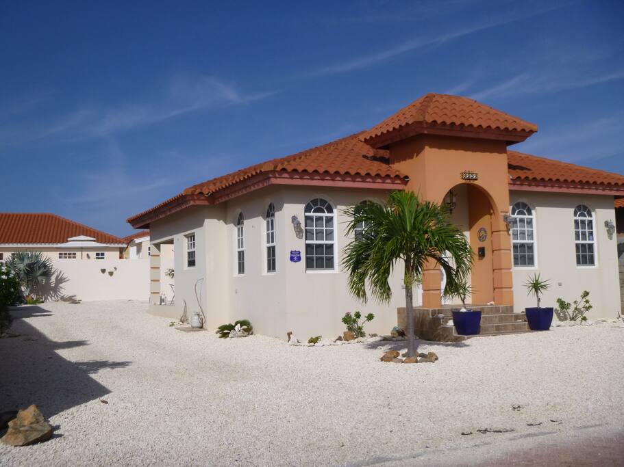 Large side yard