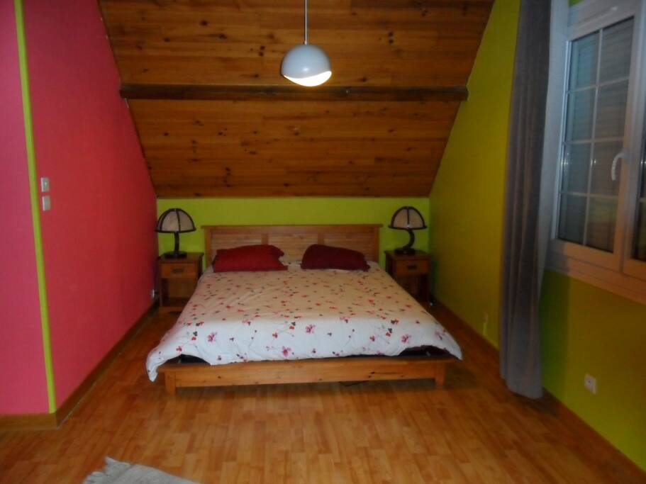 Chambre 2 avec rangements dressing