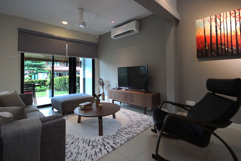 Modern, relaxed living room space
