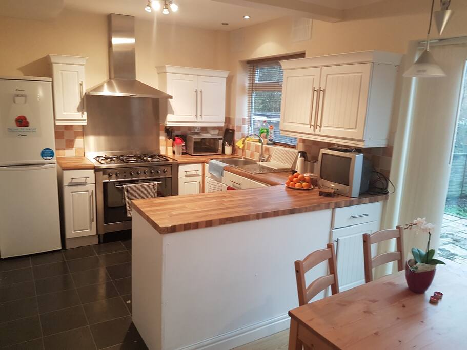 Large open plan kitchen dinning room