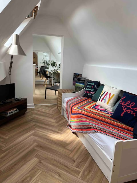 Top Airbnb: Self-contained apartment with Parking in Wirral
