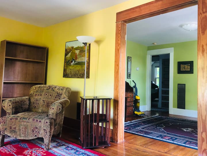 Arts & Crafts Apartment Near Syracuse University - Syracuse, NY
